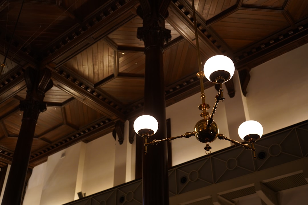Photo wooden chandelier